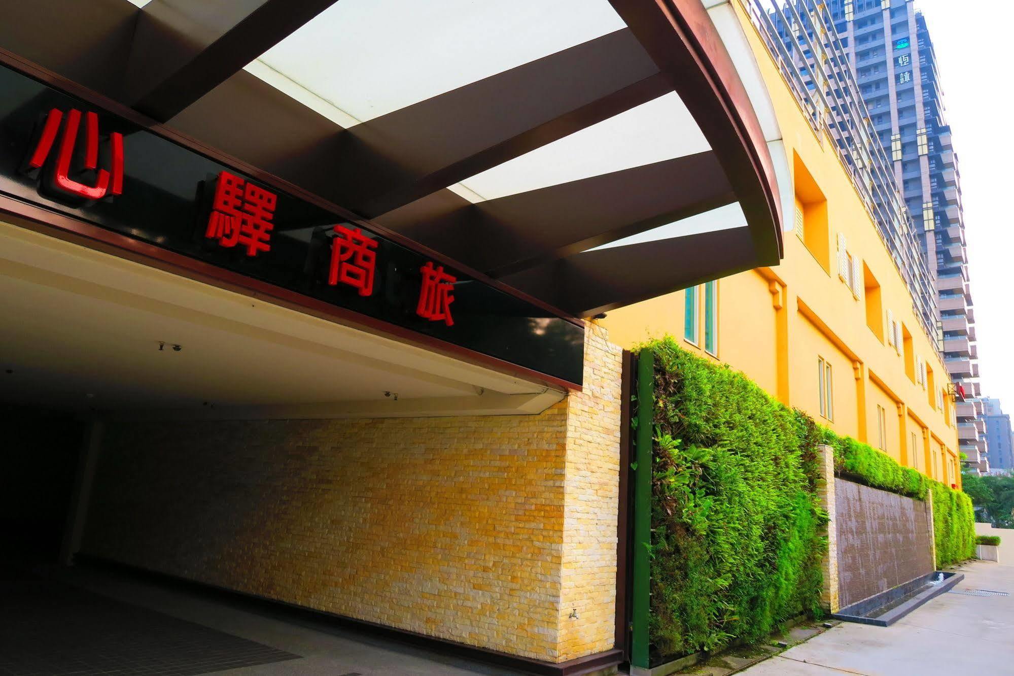 Herz Motel Taichung Exterior photo